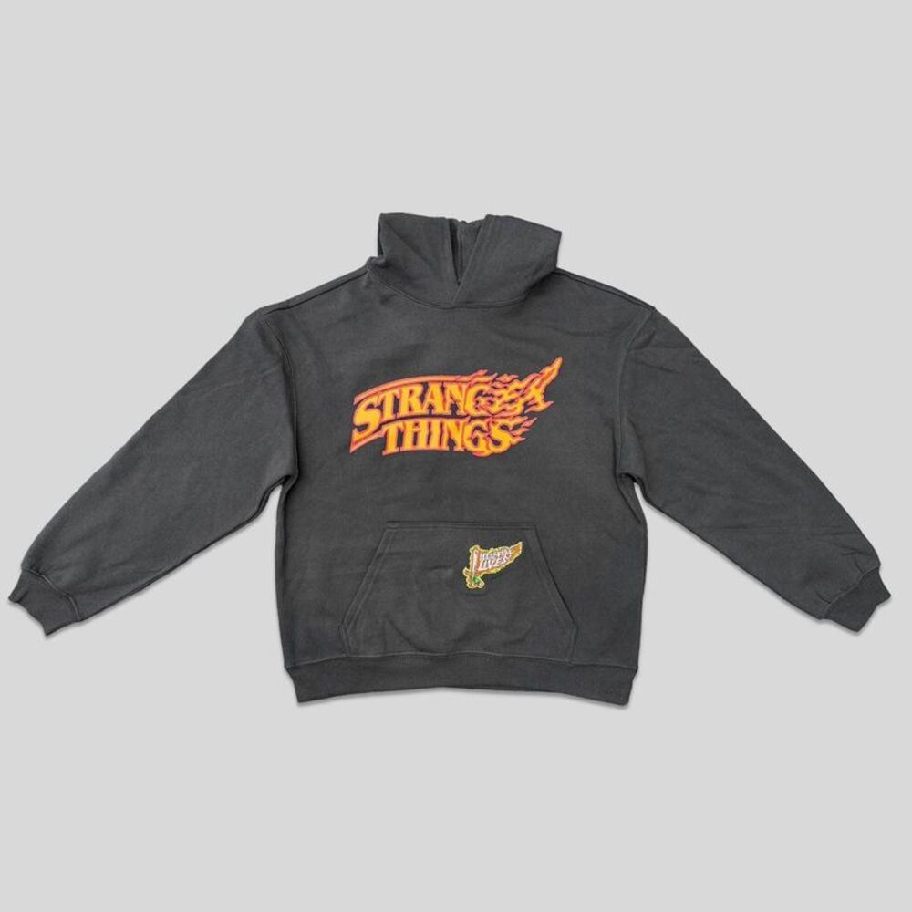 Stranger Things - Men's Stranger Things Hawkins Heroes Pullover Swea Black